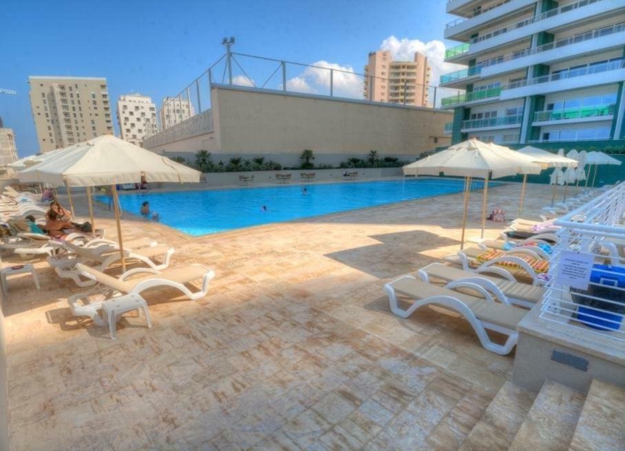 Gorgeous Apartment With Terrace In Fort Cambridge, Pool Слима Экстерьер фото