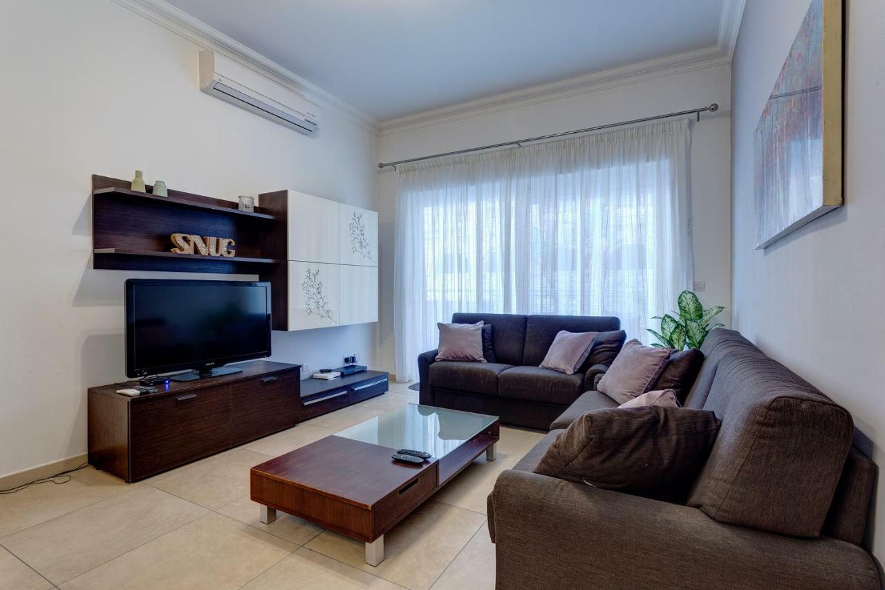 Gorgeous Apartment With Terrace In Fort Cambridge, Pool Слима Экстерьер фото