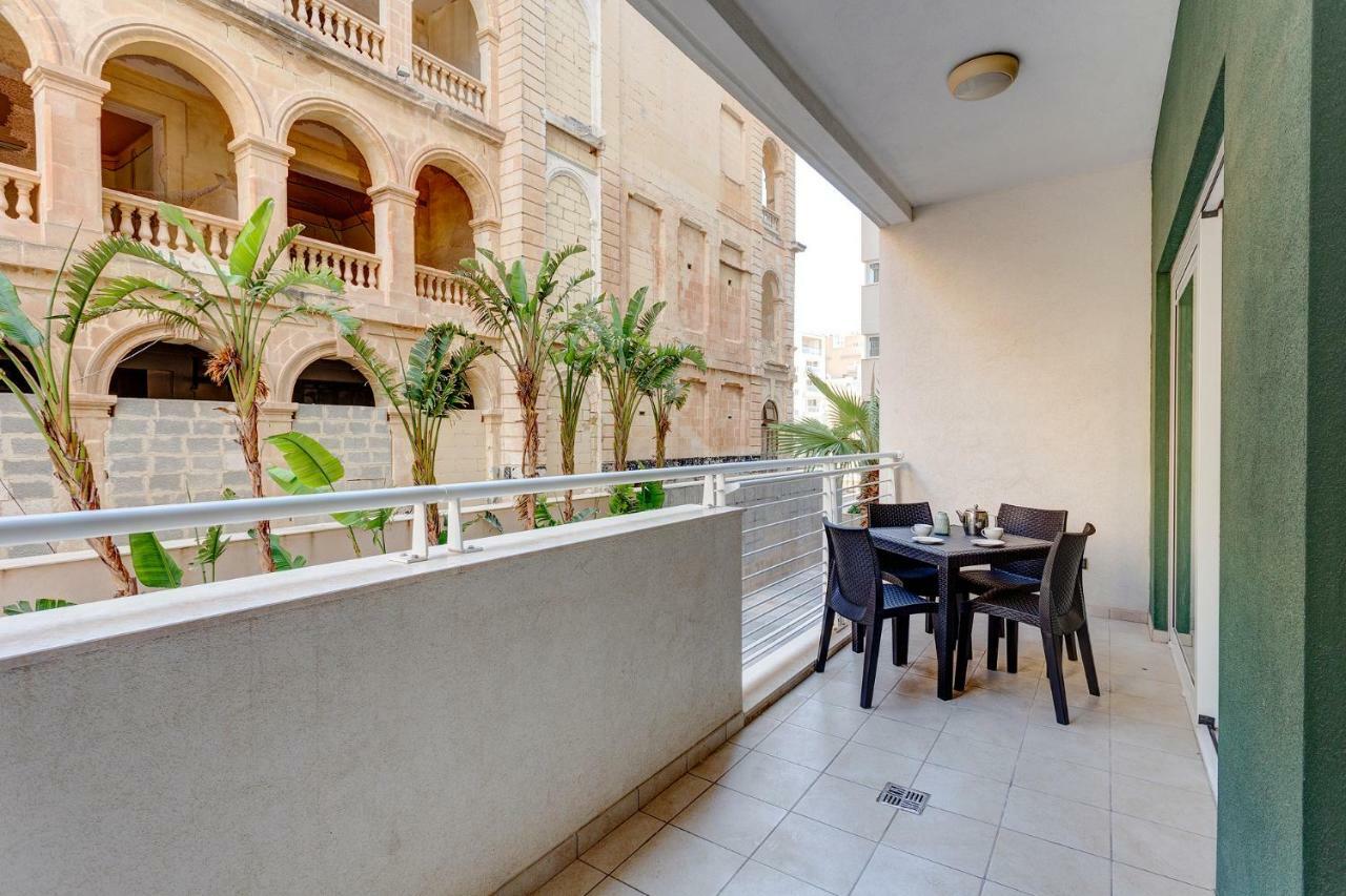 Gorgeous Apartment With Terrace In Fort Cambridge, Pool Слима Экстерьер фото