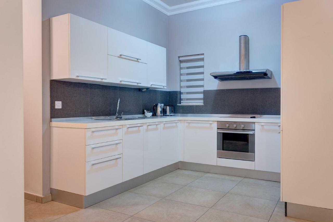 Gorgeous Apartment With Terrace In Fort Cambridge, Pool Слима Экстерьер фото